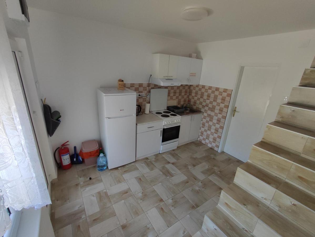 Milicin Konak Vrdnik Exteriör bild