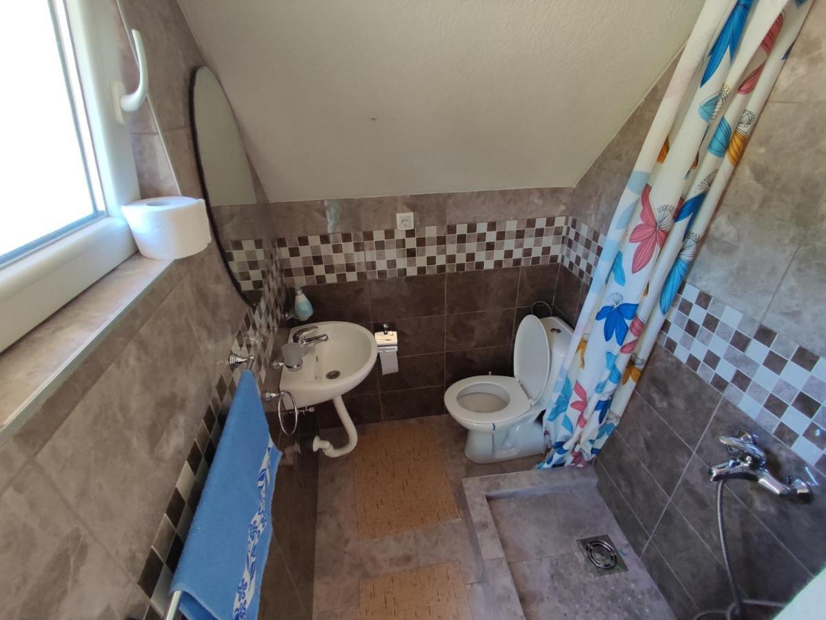 Milicin Konak Vrdnik Exteriör bild
